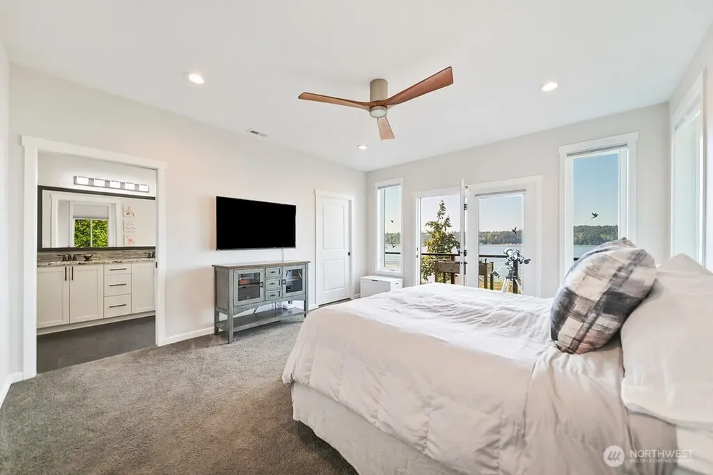 4652 E Hillcrest Drive Port Orchard WA 98366