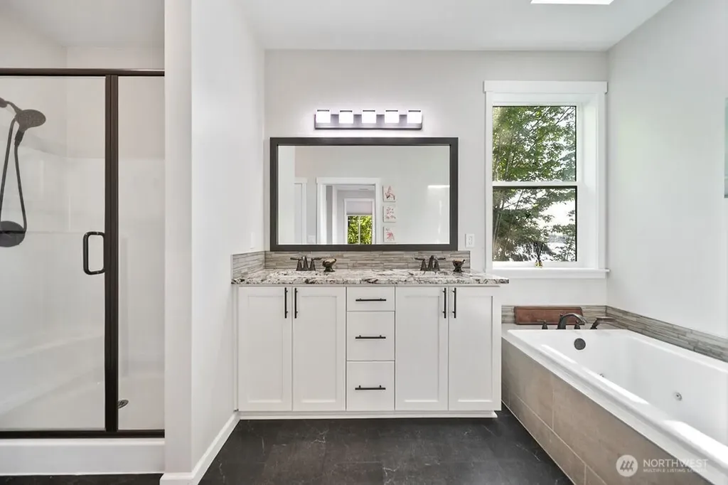 4652 E Hillcrest Drive Port Orchard WA 98366