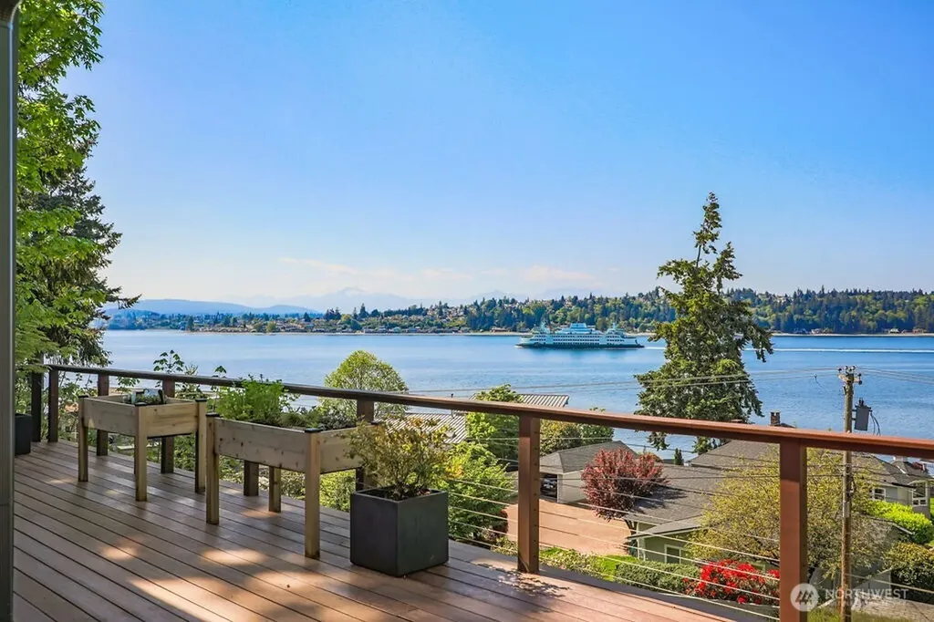 4652 E Hillcrest Drive Port Orchard WA 98366