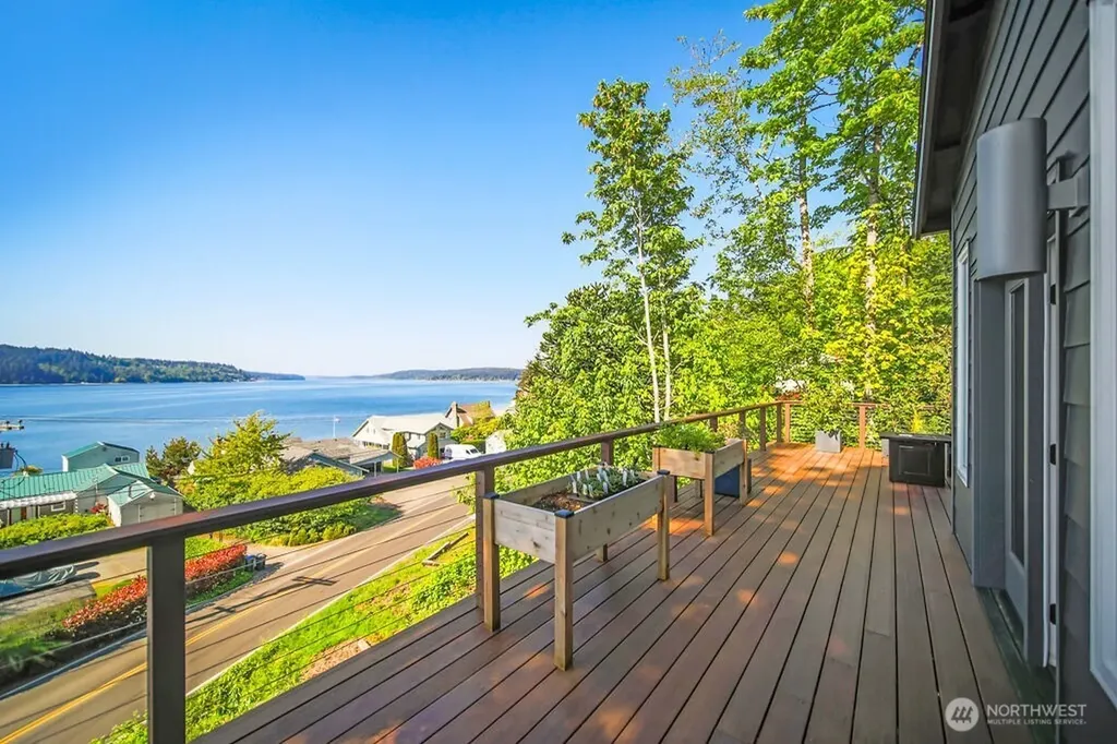 4652 E Hillcrest Drive Port Orchard WA 98366