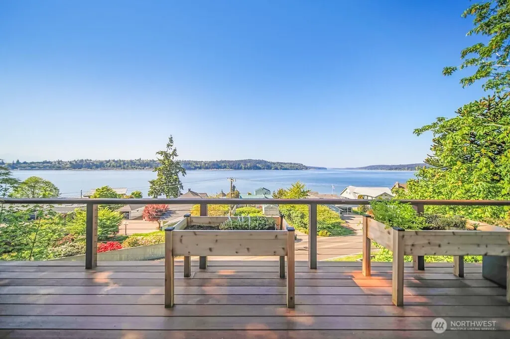 4652 E Hillcrest Drive Port Orchard WA 98366