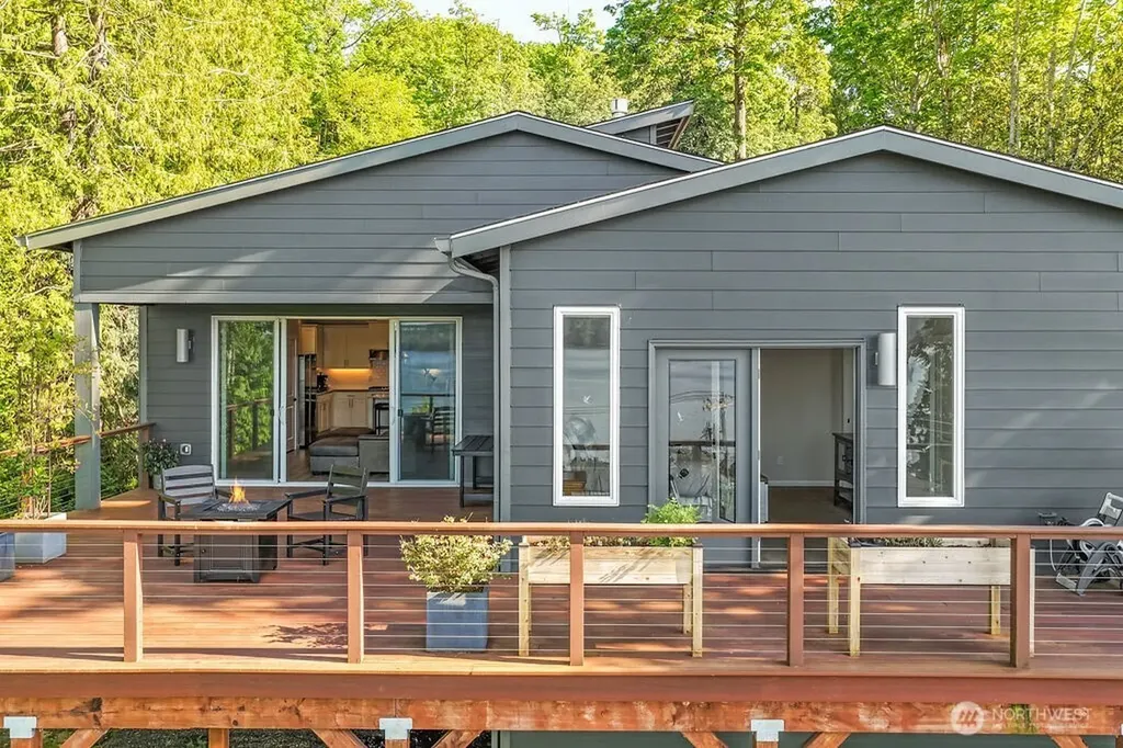 4652 E Hillcrest Drive Port Orchard WA 98366