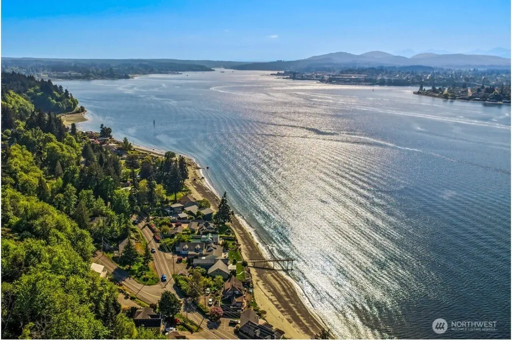 4652 E Hillcrest Drive Port Orchard WA 98366