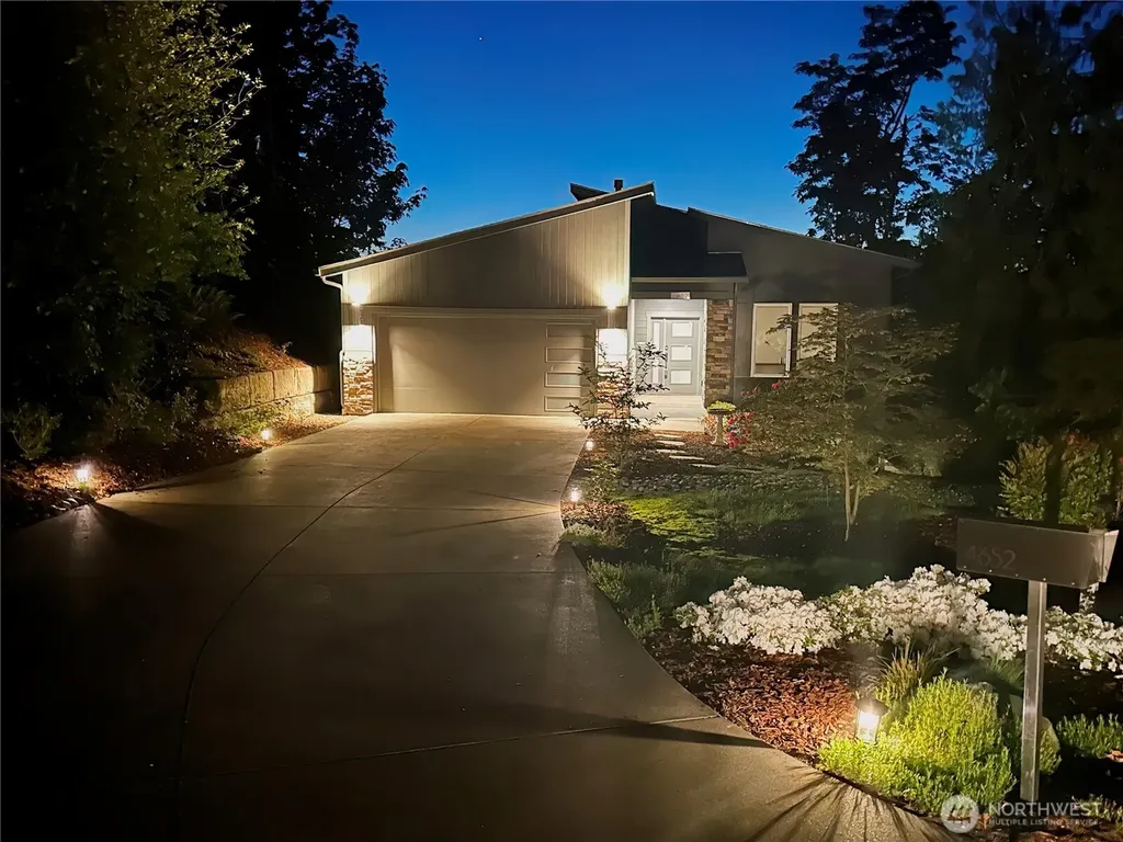 4652 E Hillcrest Drive Port Orchard WA 98366