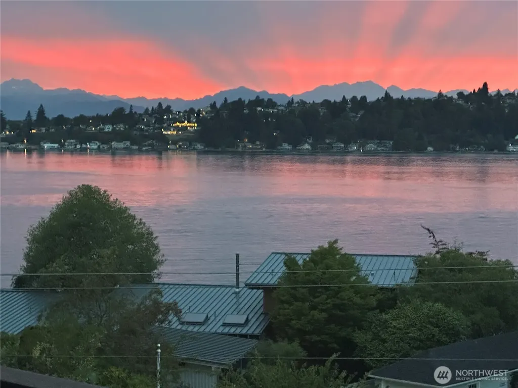 4652 E Hillcrest Drive Port Orchard WA 98366
