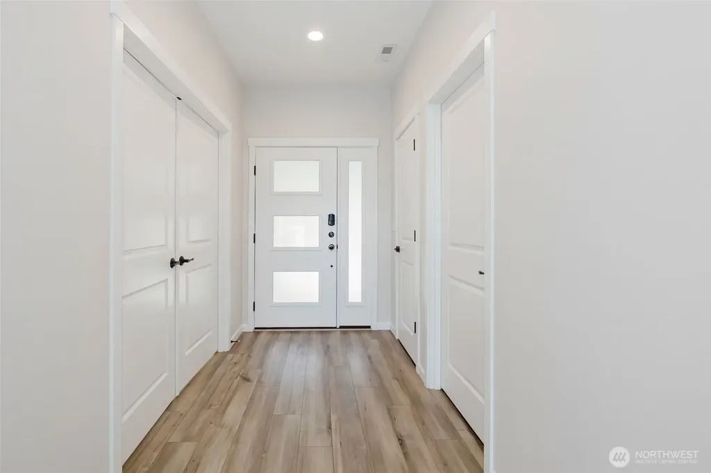 4652 E Hillcrest Drive Port Orchard WA 98366