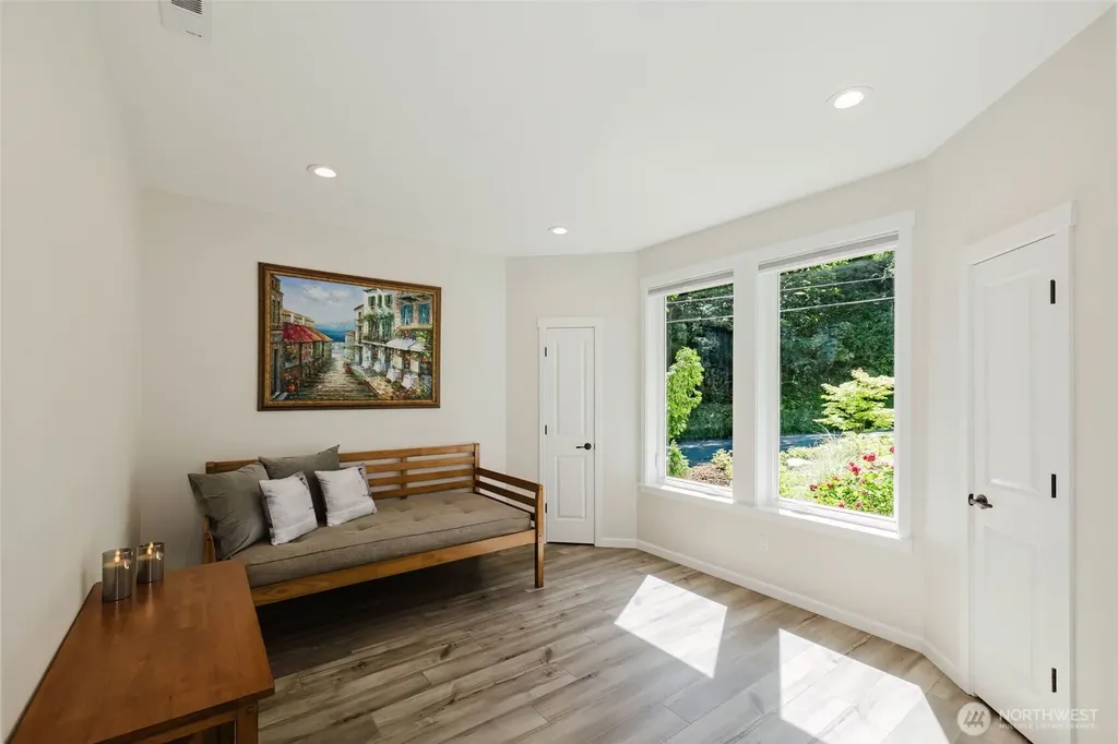 4652 E Hillcrest Drive Port Orchard WA 98366