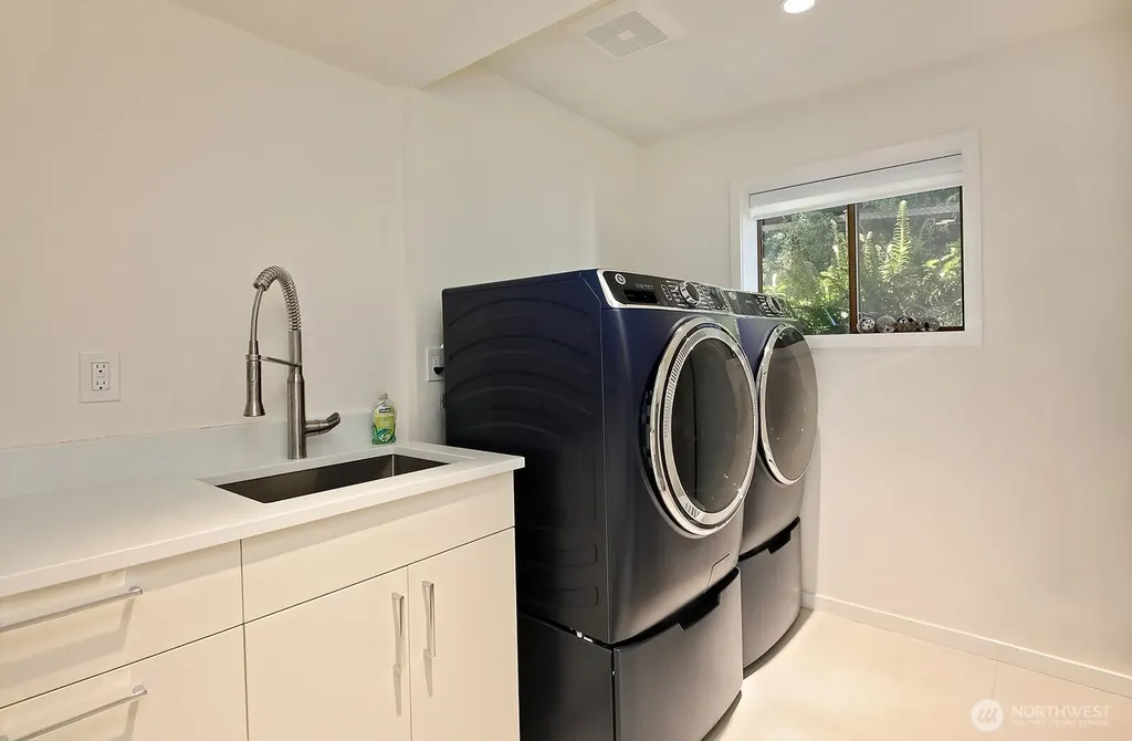 4654 Strawbridge Lane Langley WA 98260