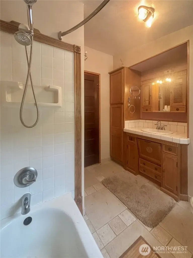 20 James Drive Aberdeen WA 98520