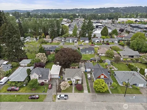 501 7th Avenue NW Puyallup WA 98371