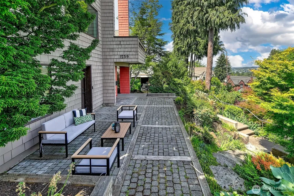 1259 23rd Avenue E Seattle WA 98112