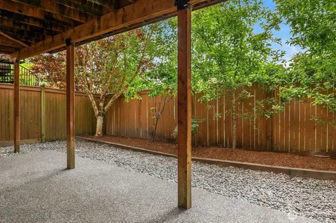 10337 155th Avenue NE Redmond WA 98052