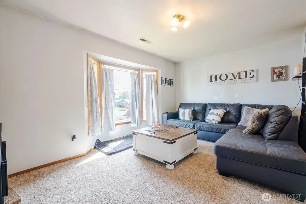 401 N 9th Street Lynden WA 98264