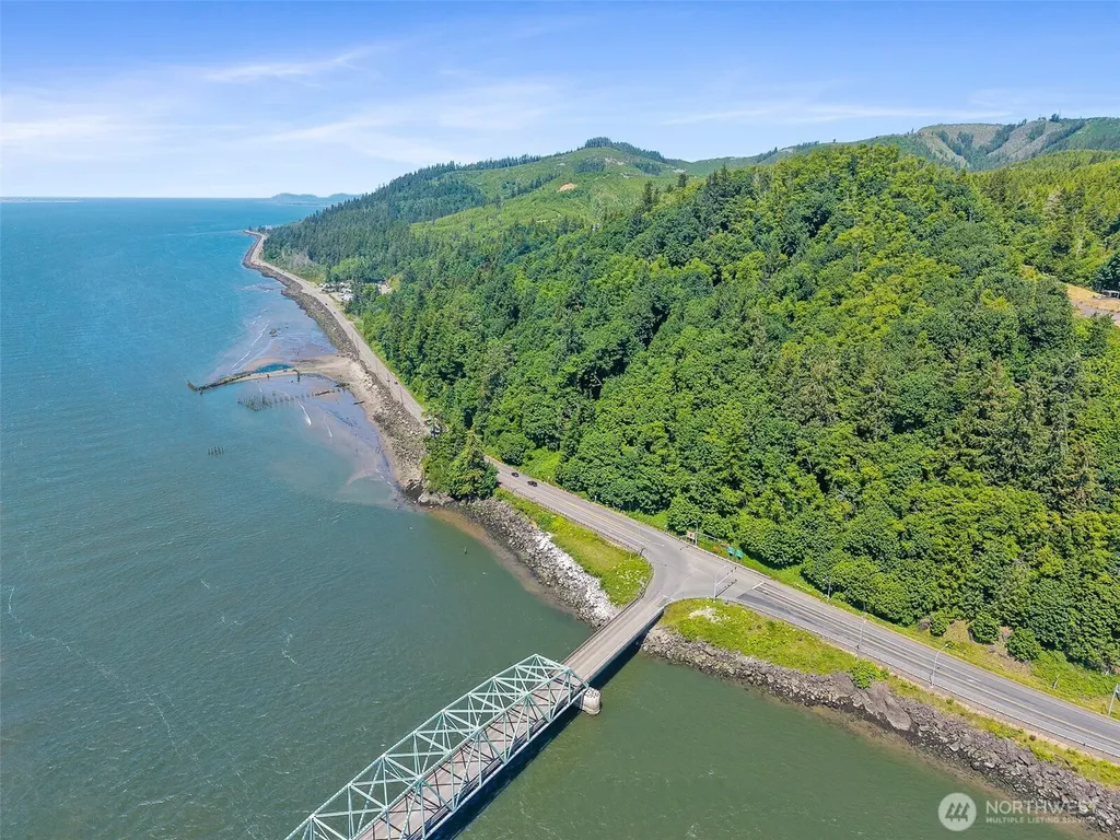 128 State Route 101 Lots 4b + 8 Chinook WA 98614