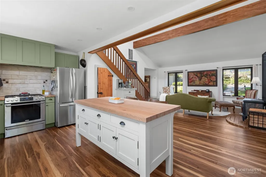 305 NW Coveland Street Coupeville WA 98239