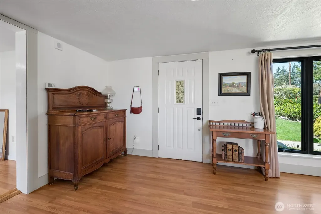 305 NW Coveland Street Coupeville WA 98239