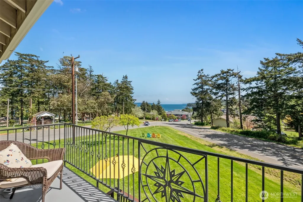 305 NW Coveland Street Coupeville WA 98239