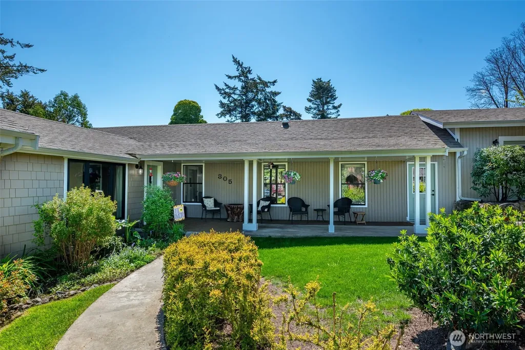 305 NW Coveland Street Coupeville WA 98239