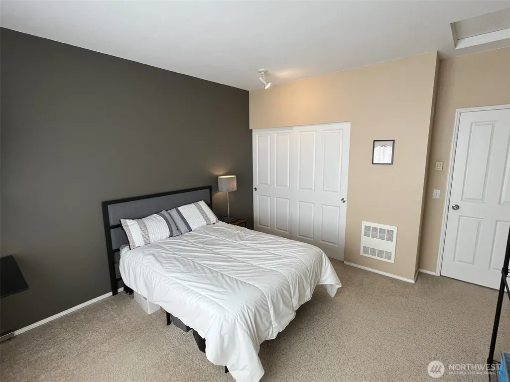 746 241st Lane SE Sammamish WA 98074