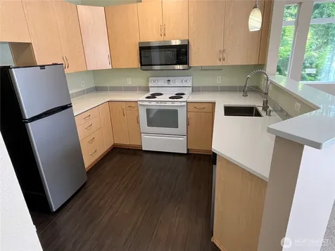 746 241st Lane SE Sammamish WA 98074