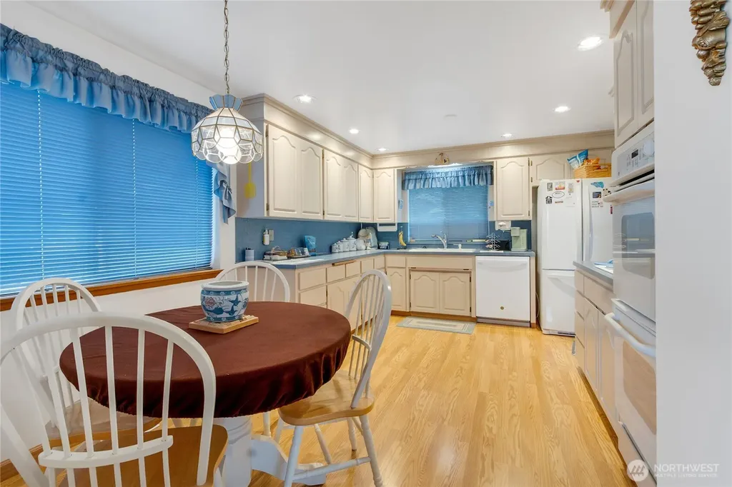 5242 N 10th Street Tacoma WA 98406