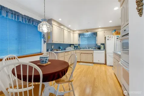 5242 N 10th Street Tacoma WA 98406