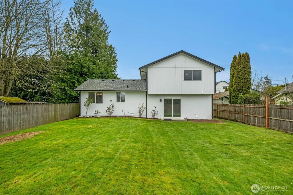 2205 65th Avenue NE Federal Way WA 98422