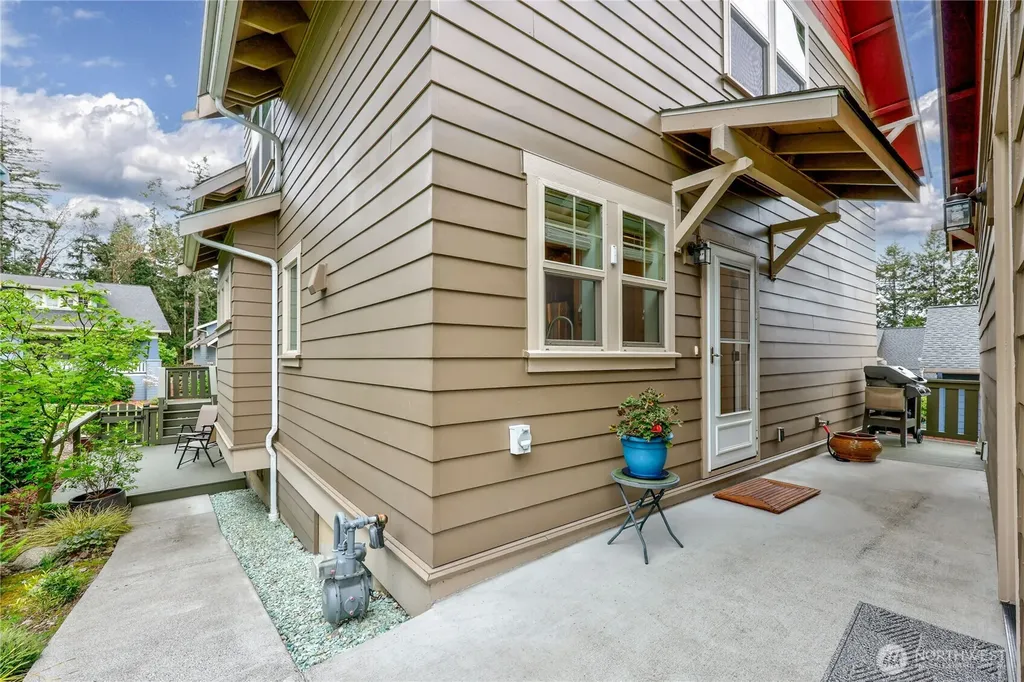 1720 NE Nutkana Way Poulsbo WA 98370