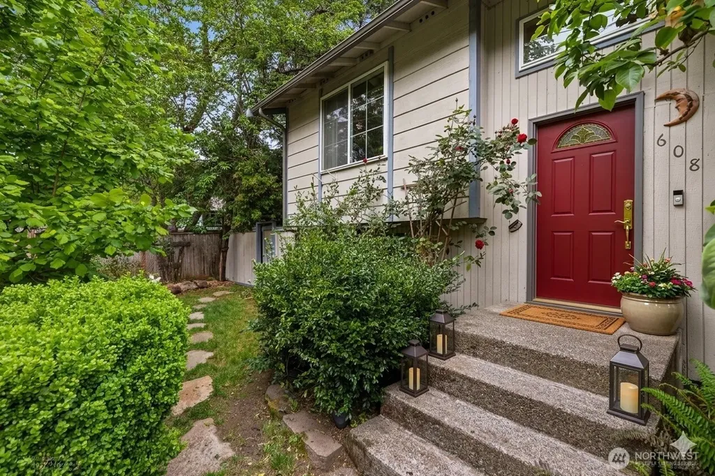 608 School Street SE Lacey WA 98503