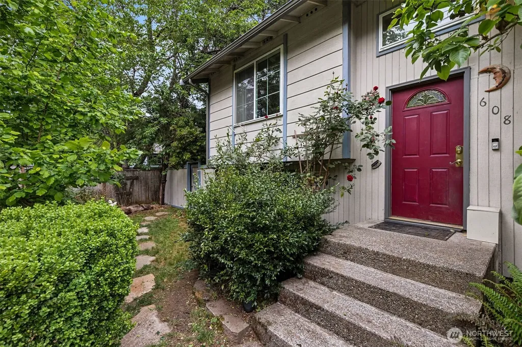 608 School Street SE Lacey WA 98503