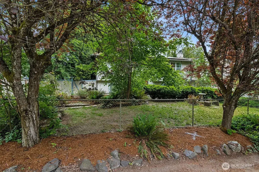 608 School Street SE Lacey WA 98503