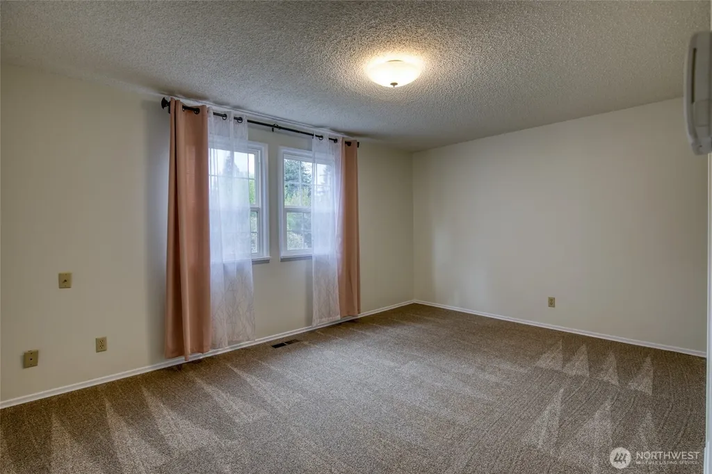 912 W Simpson Avenue Montesano WA 98563