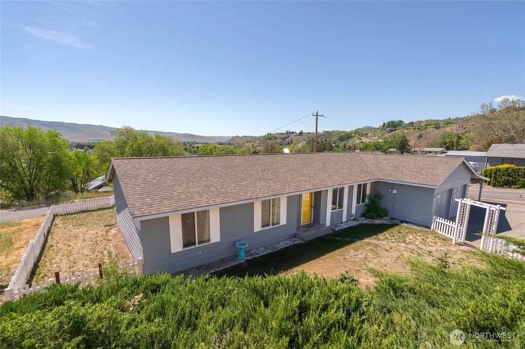 504 Ash Street Omak WA 98841