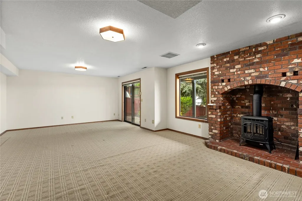 746 22nd Street SW Puyallup WA 98371