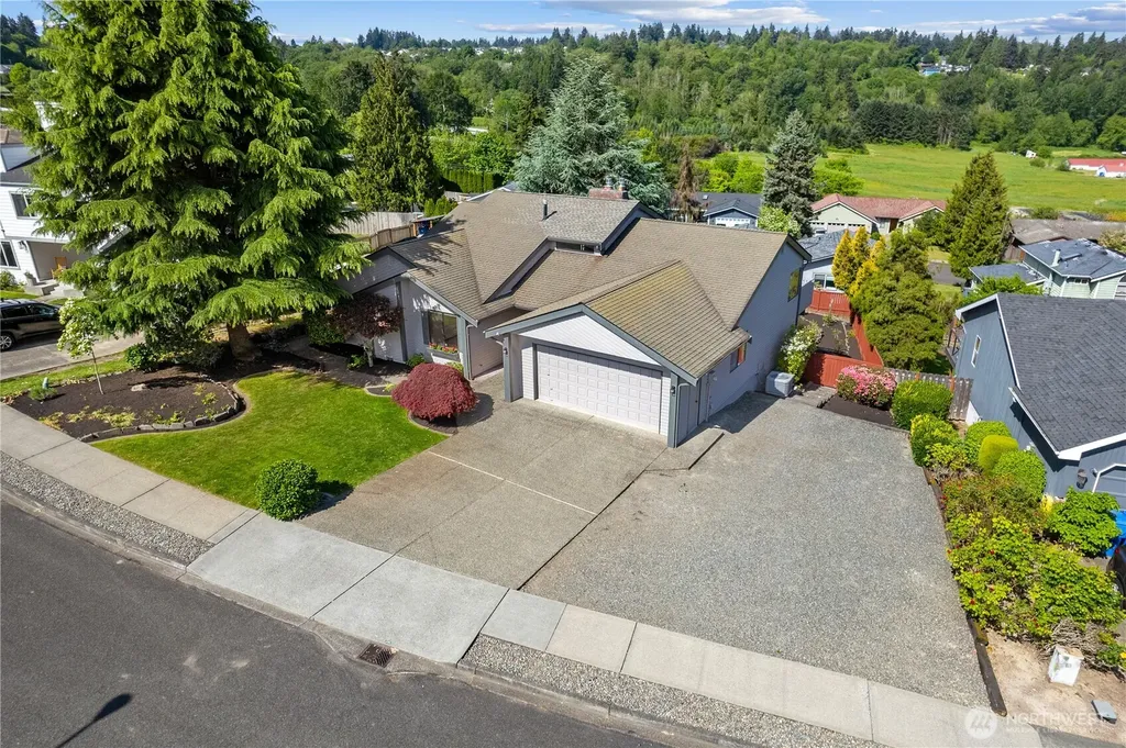 746 22nd Street SW Puyallup WA 98371