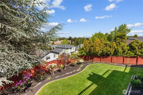 746 22nd Street SW Puyallup WA 98371