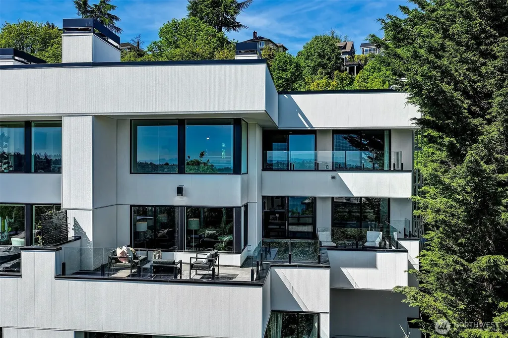 2400 Aurora Avenue N Seattle WA 98109