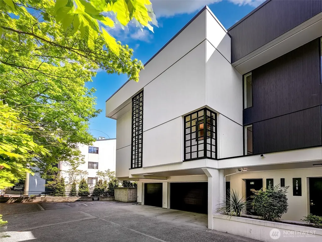 2400 Aurora Avenue N Seattle WA 98109
