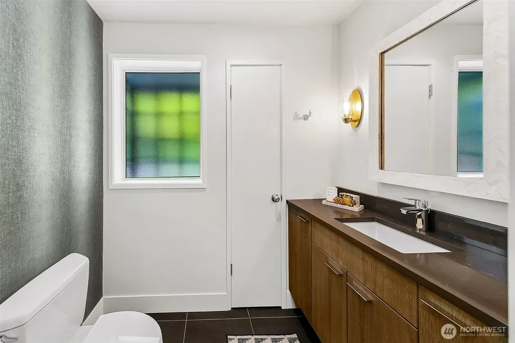 2400 Aurora Avenue N Seattle WA 98109