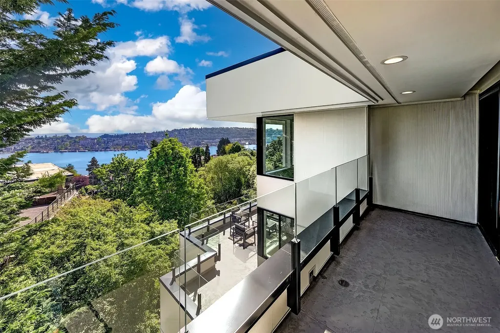 2400 Aurora Avenue N Seattle WA 98109