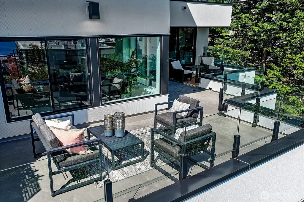 2400 Aurora Avenue N Seattle WA 98109