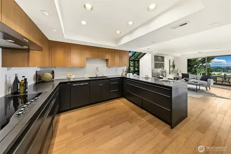 2400 Aurora Avenue N Seattle WA 98109