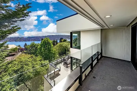 2400 Aurora Avenue N Seattle WA 98109