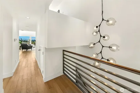 2400 Aurora Avenue N Seattle WA 98109