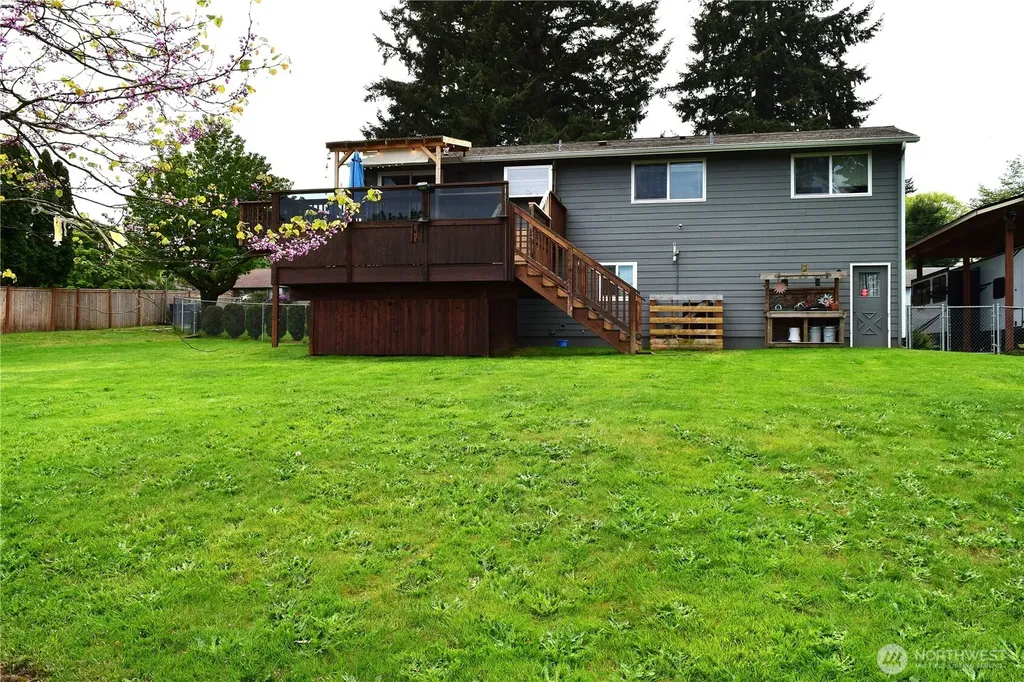 8611 Vistarama Avenue Everett WA 98208