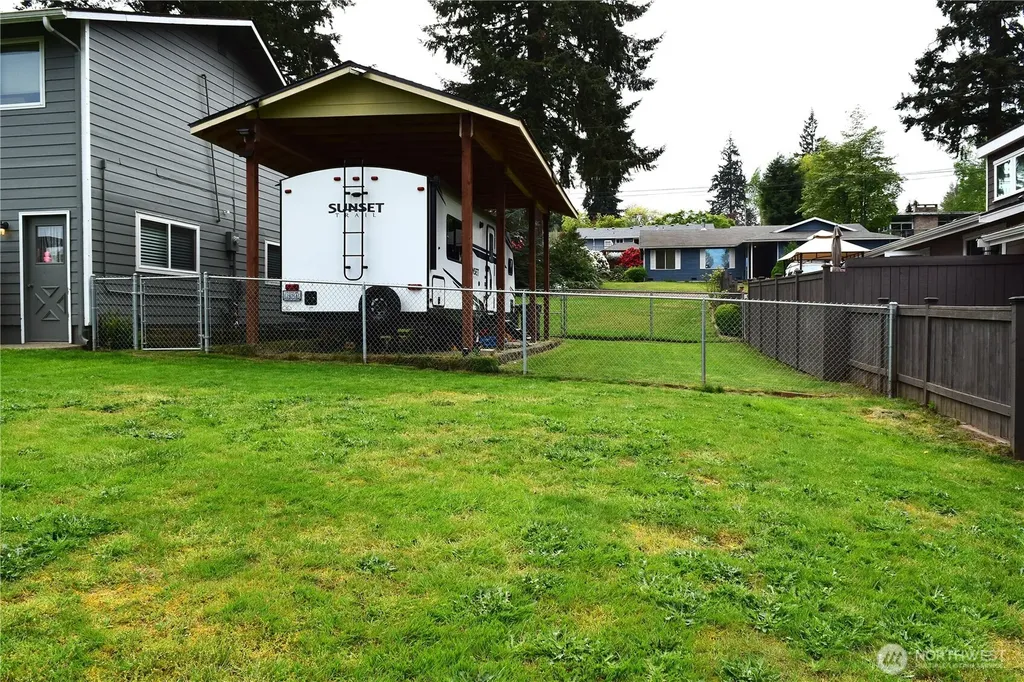 8611 Vistarama Avenue Everett WA 98208