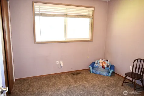 8611 Vistarama Avenue Everett WA 98208