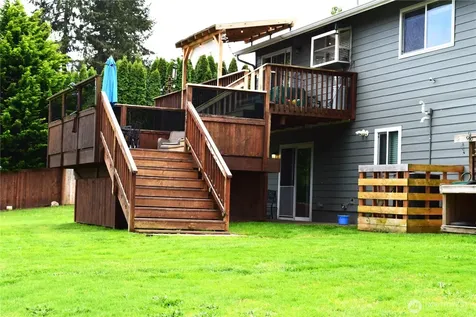8611 Vistarama Avenue Everett WA 98208