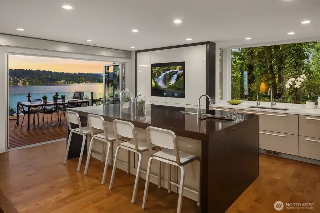 1606 W Lake Sammamish Parkway SE Bellevue WA 98008