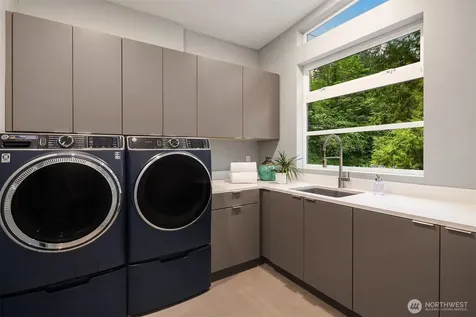 1606 W Lake Sammamish Parkway SE Bellevue WA 98008